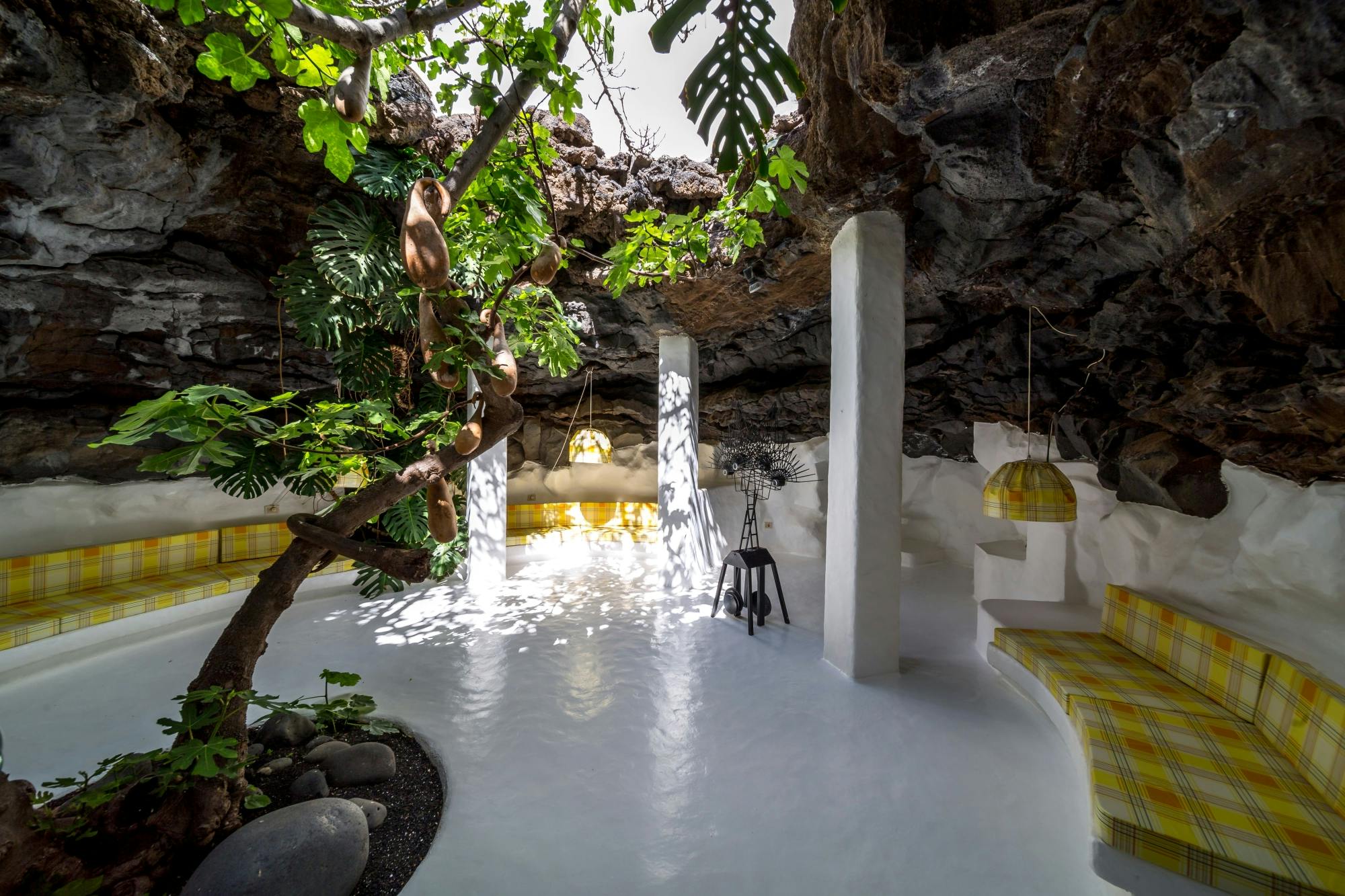 Full-day Northern Lanzarote art and sightseeing tour