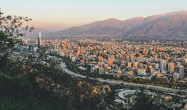 Tour privado por Santiago com Bellavista, San Cristóbal e teleférico
