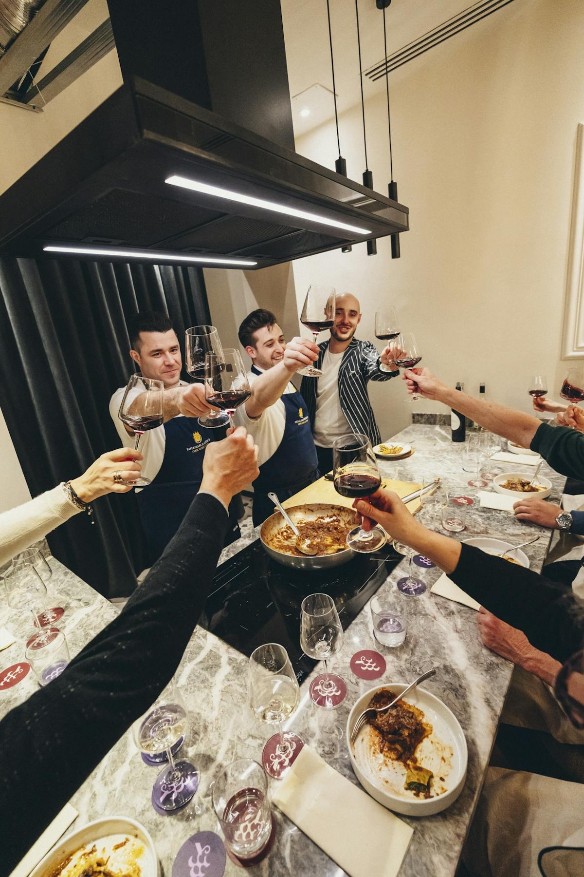 Corso di cucina sulla pasta e degustazione di vini con sommelier