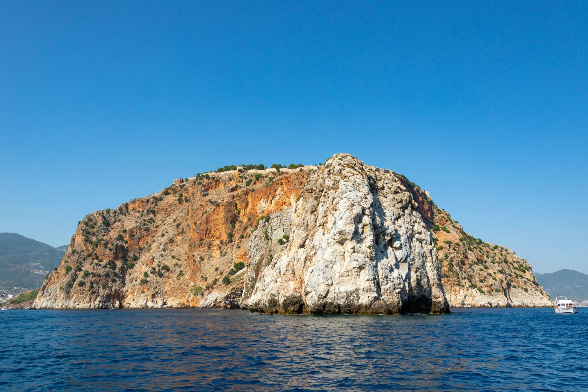 Alanya Castle and cave summer tour with cable car, lunch and boat trip