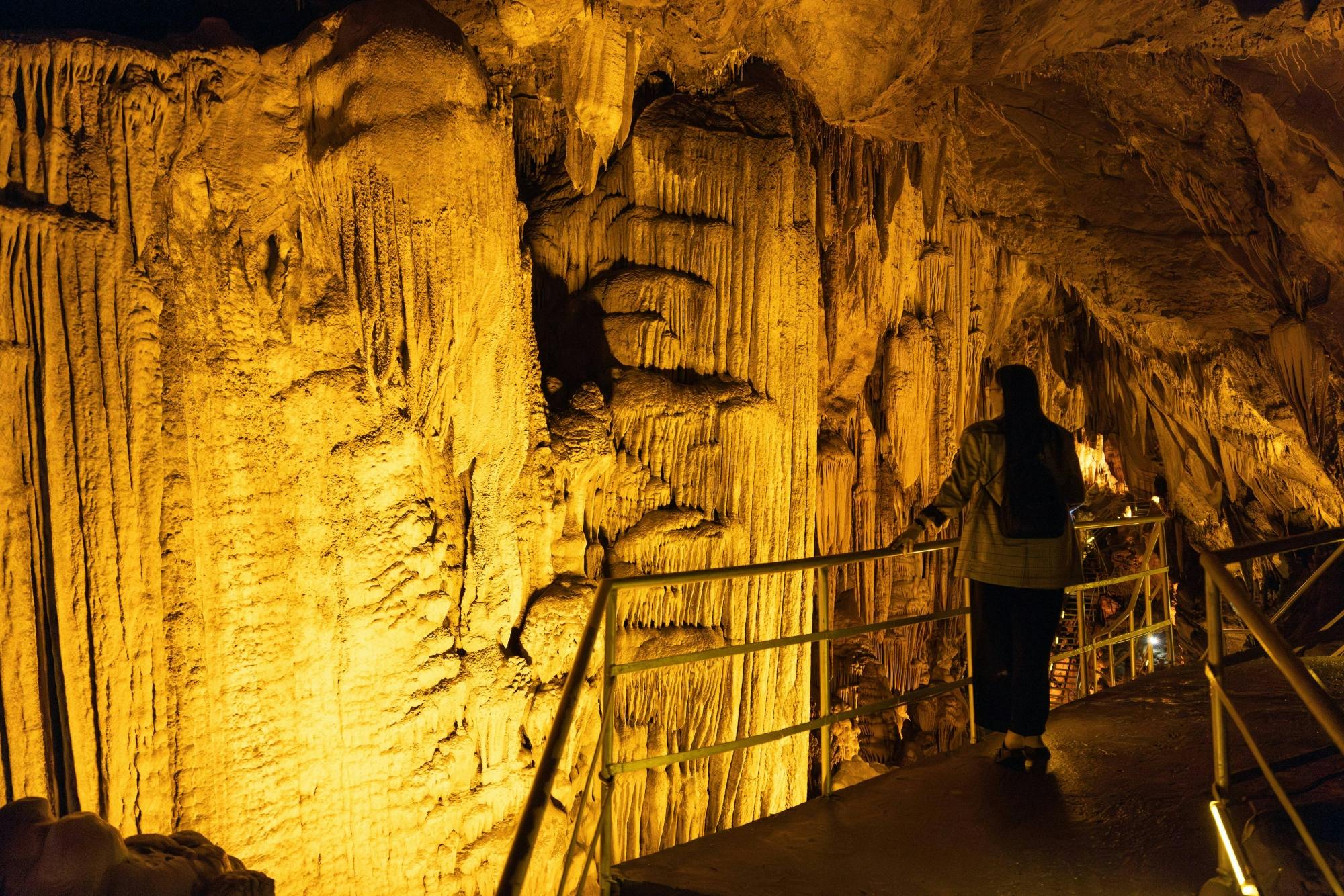 Alanya Castle and cave summer tour with cable car, lunch and boat trip