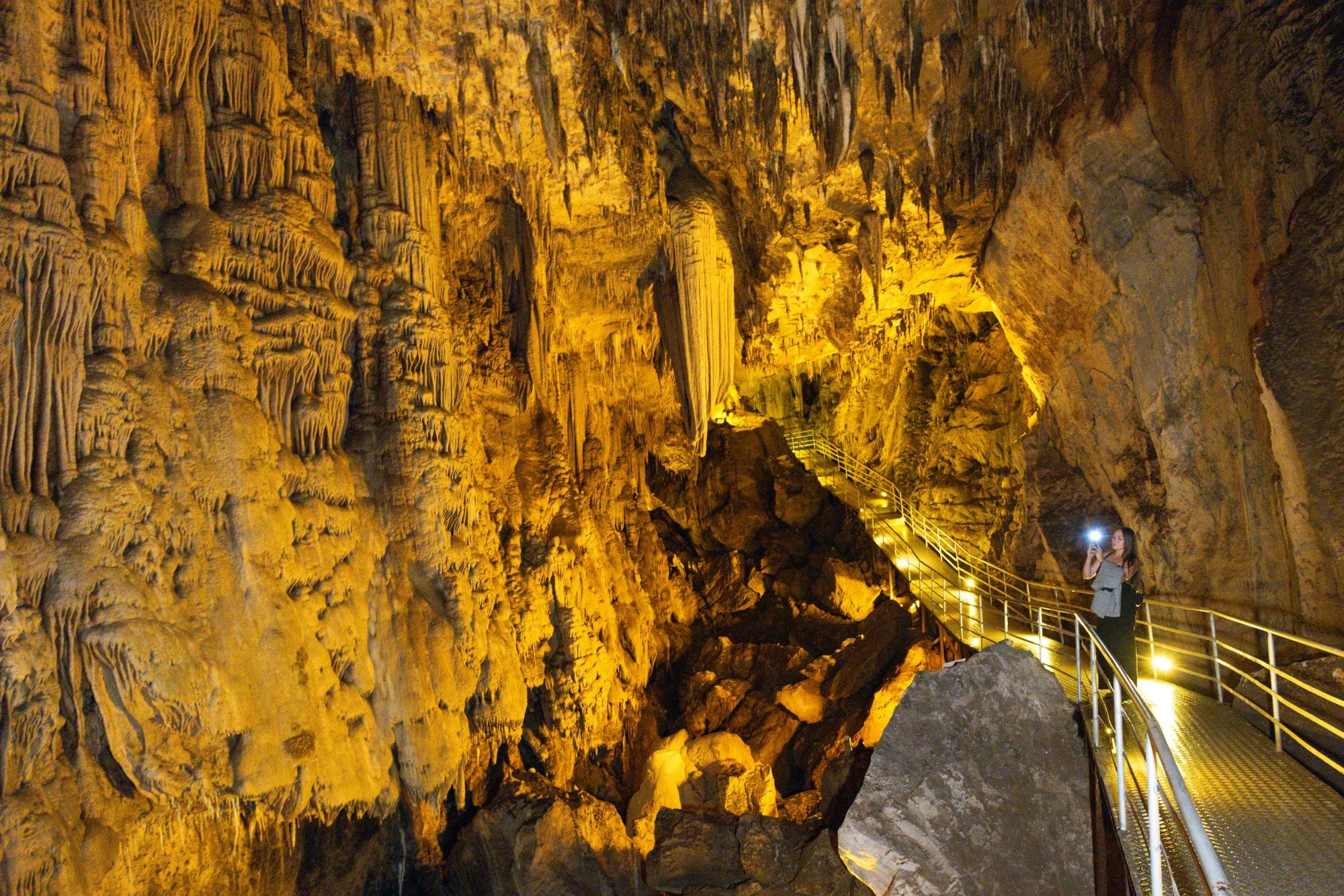 Alanya Castle and cave summer tour with cable car, lunch and boat trip