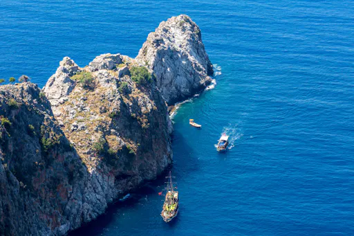 Alanya Castle and cave summer tour with cable car, lunch and boat trip