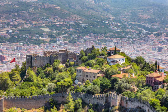 Alanya kasteel en grot zomertour met lunch, boottocht en optionele kabelbaan