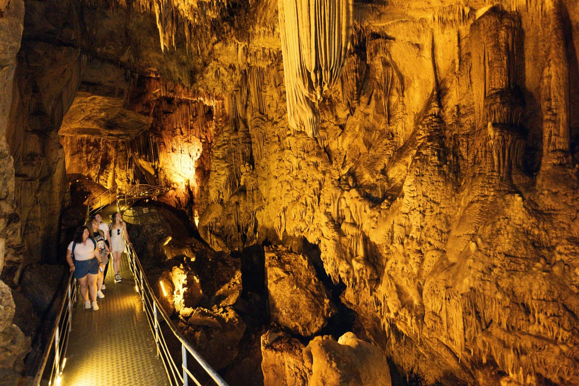 Alanya Castle and cave summer tour with cable car, lunch and boat trip