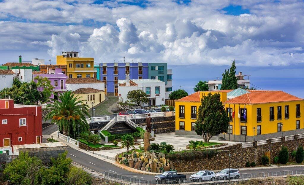 Full-day guided bus tour to El Porís de Candelaria