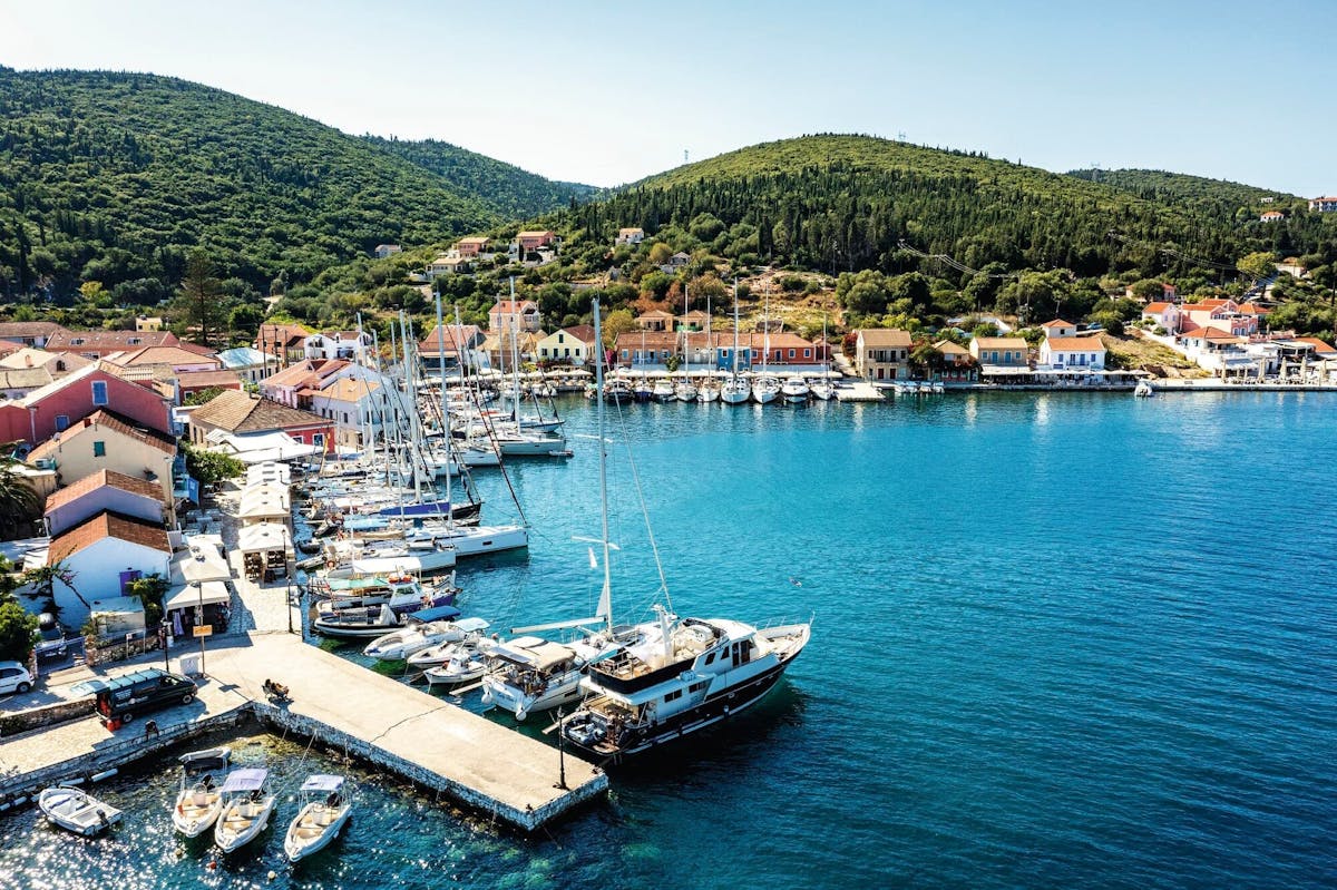 Tour Premier di Cefalonia con lago di Melissani, gita in barca e pranzo in taverna