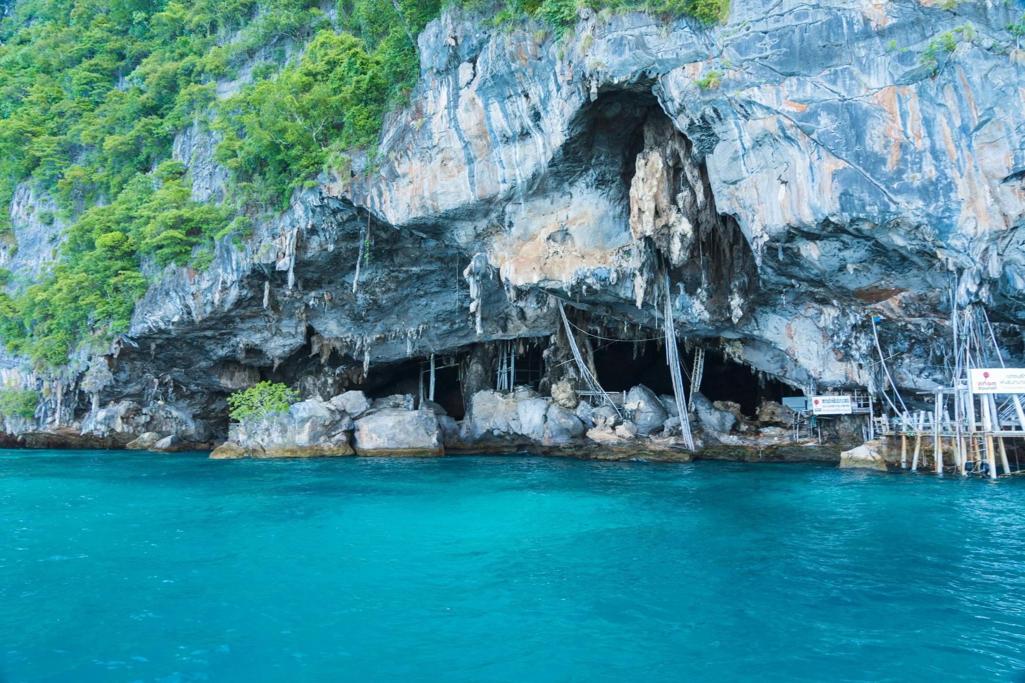 Full-day Phi Phi and Bamboo Islands tour by speed catamaran from Khao Lak