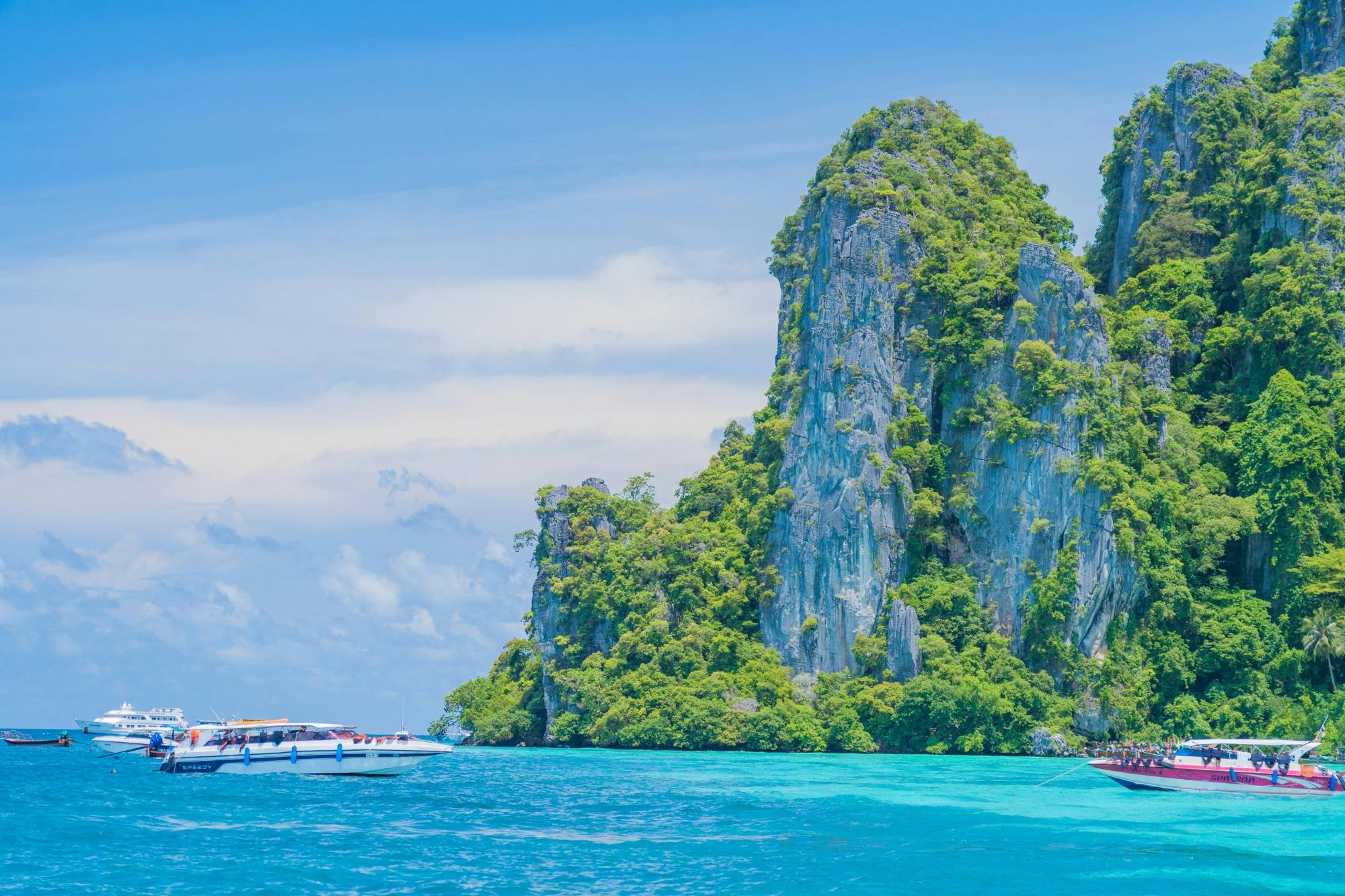 Full-day Phi Phi and Bamboo Islands tour by speed catamaran from Khao Lak