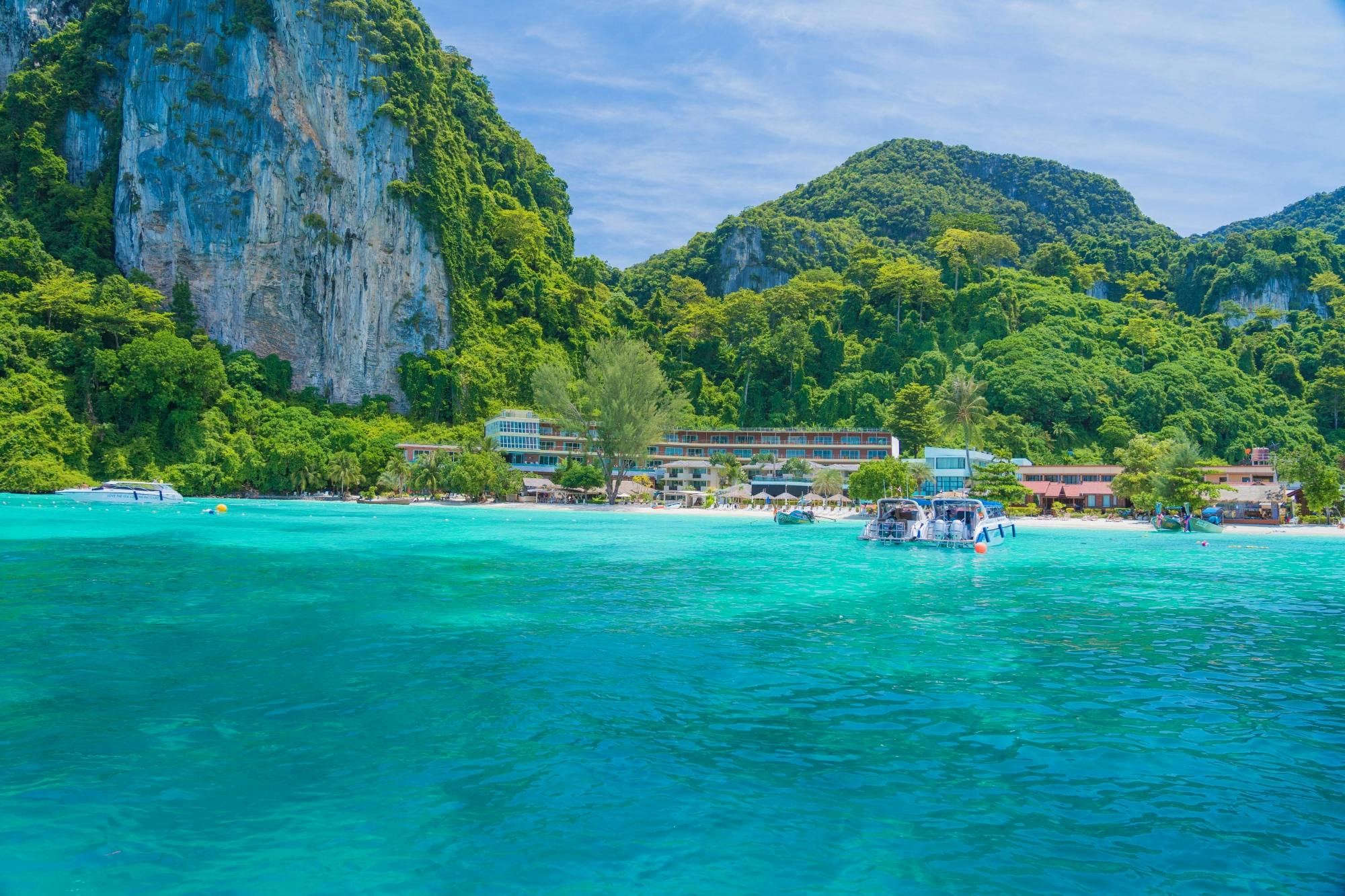 Full-day Phi Phi and Bamboo Islands tour by speed catamaran from Khao Lak