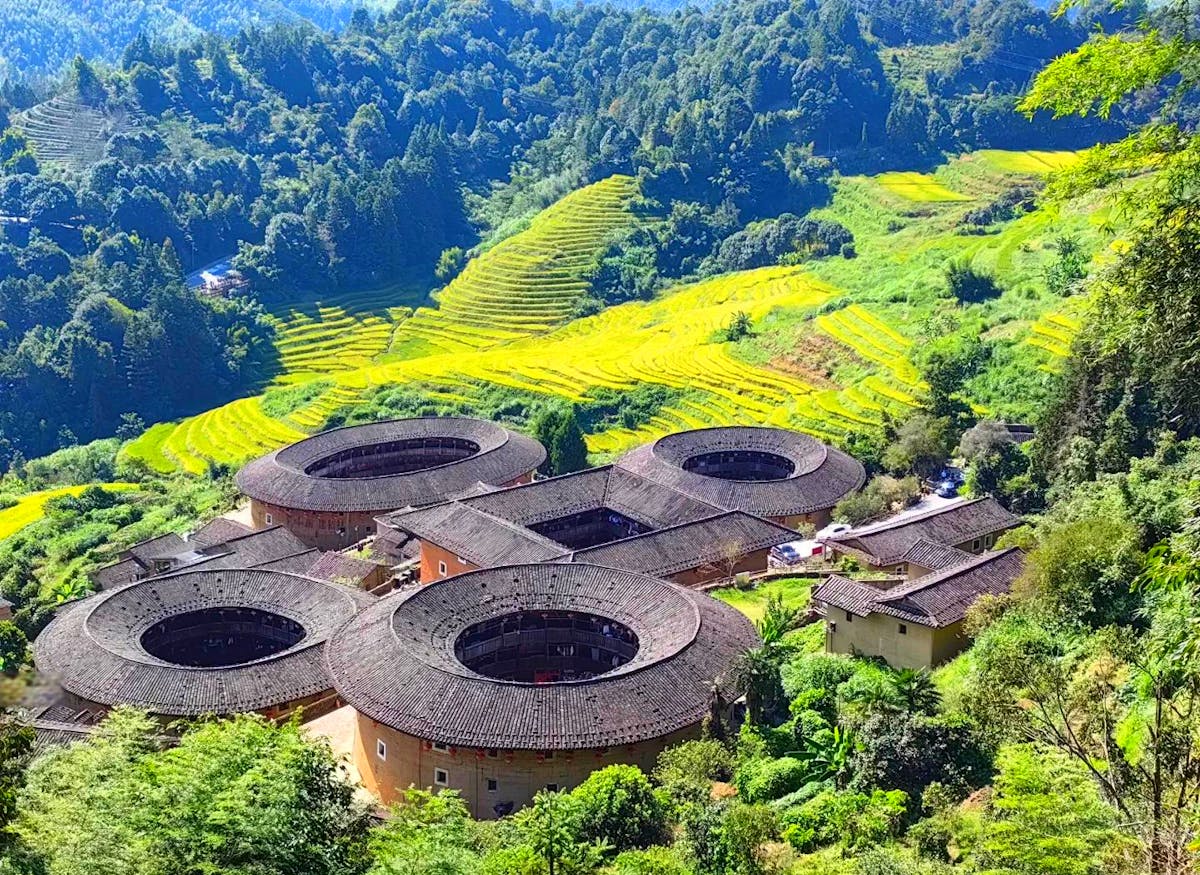 Fuga privata di un giorno a Tianluokeng Tulou da Xiamen