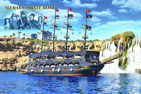 Pirate cruise with bus transfer and buffet lunch in Kemer