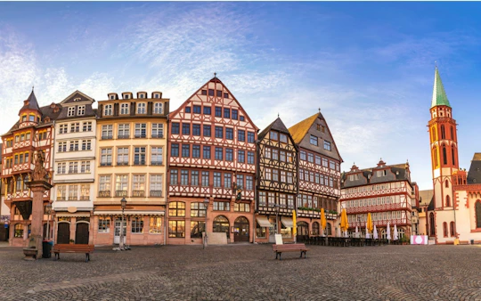 Frankfurt Old Town exploration game and tour