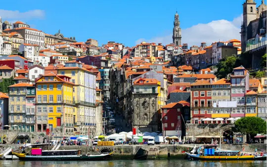 Jogo de exploração e passeio pela cidade velha do Porto