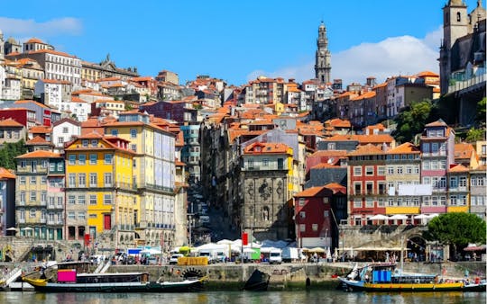 Jogo de exploração e passeio pela cidade velha do Porto