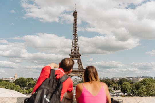 Paris in a Day with Louvre, Eiffel Tower, City Walk & Cruise