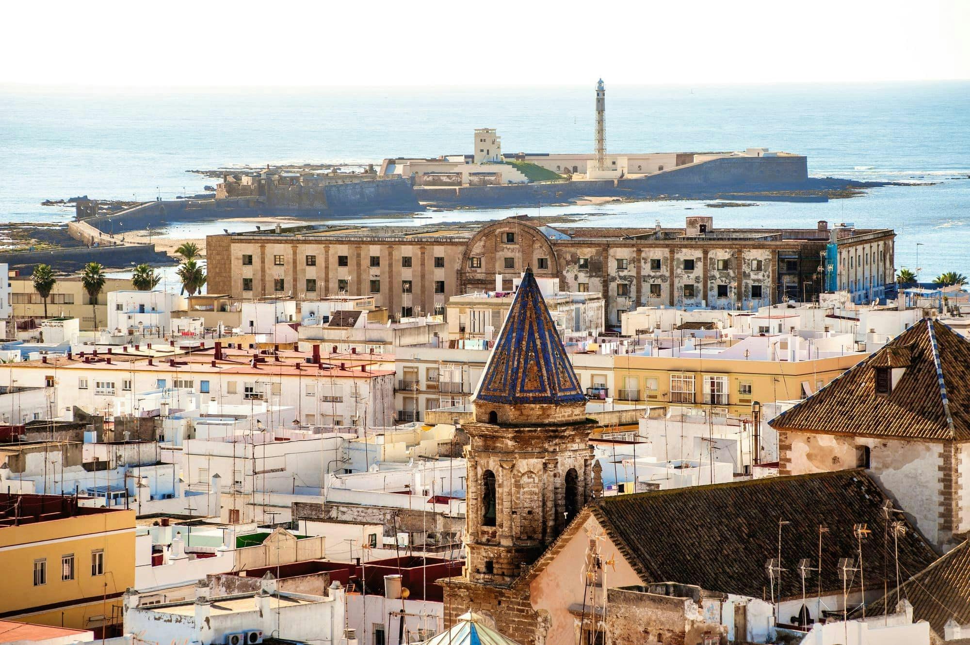 Half-day guided tour of Cadiz with catamaran cruise
