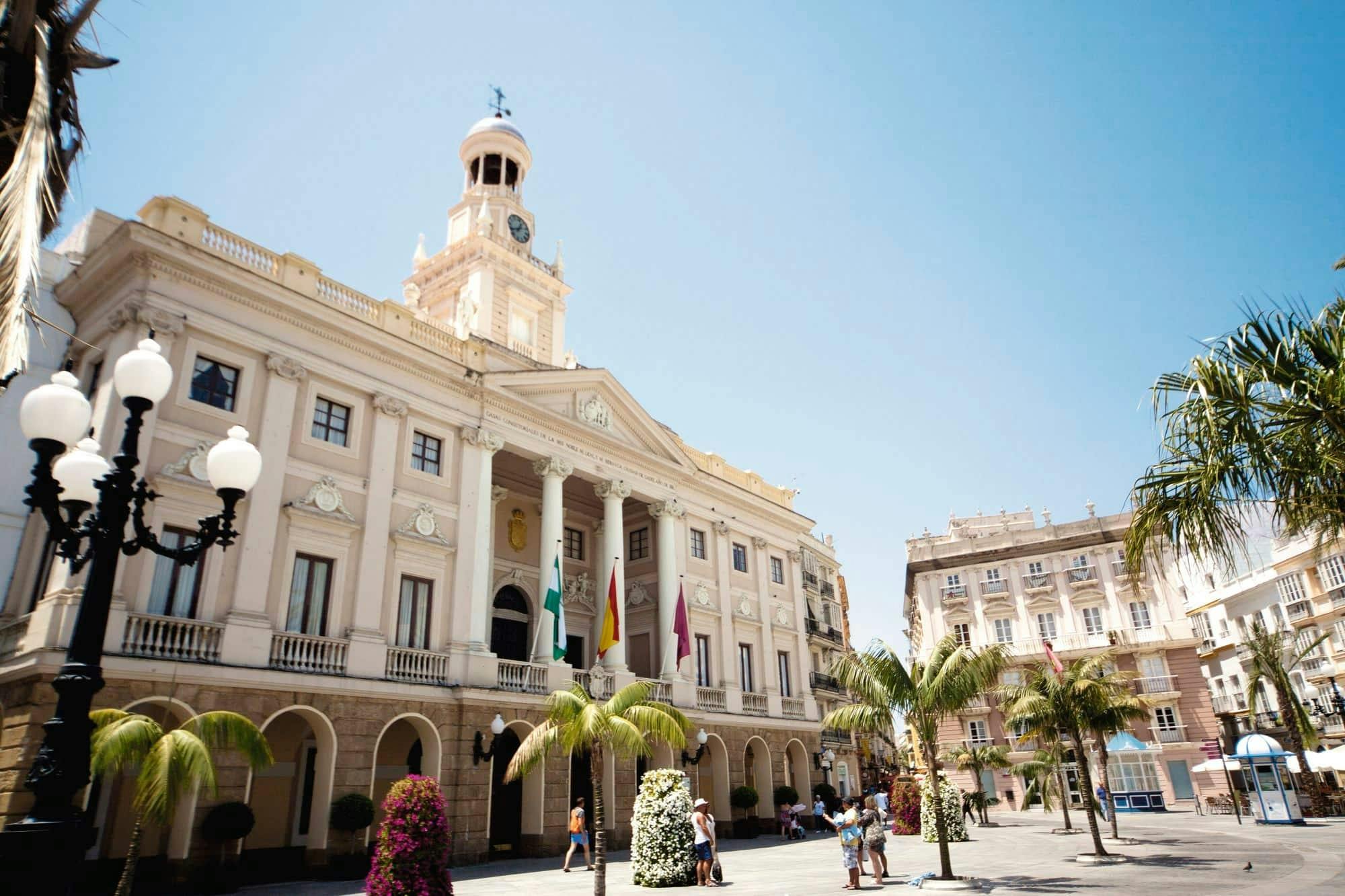 Half-day guided tour of Cadiz with catamaran cruise
