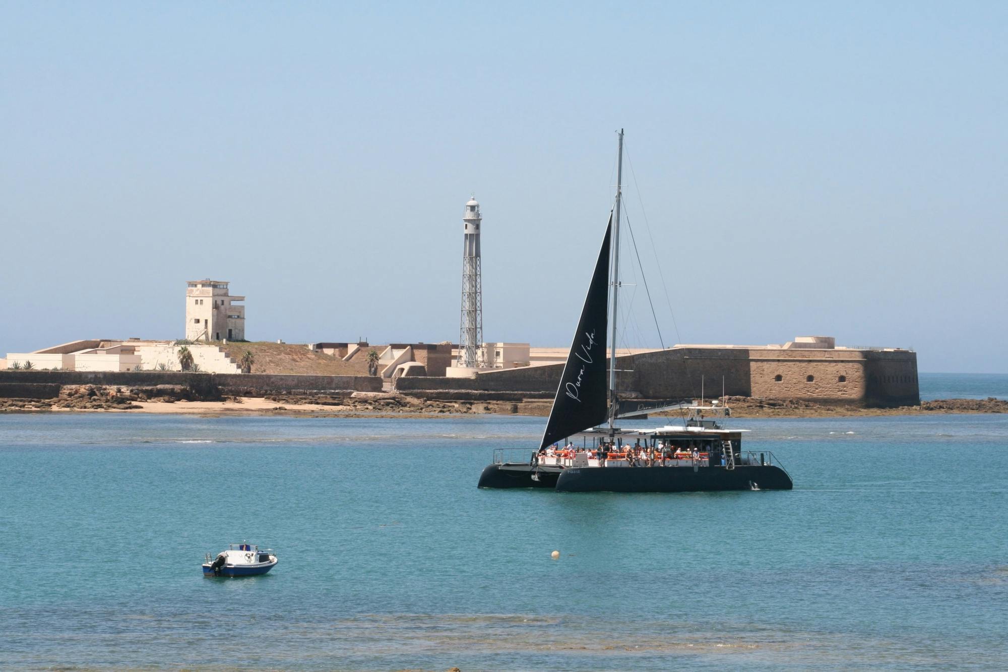 Half-day guided tour of Cadiz with catamaran cruise