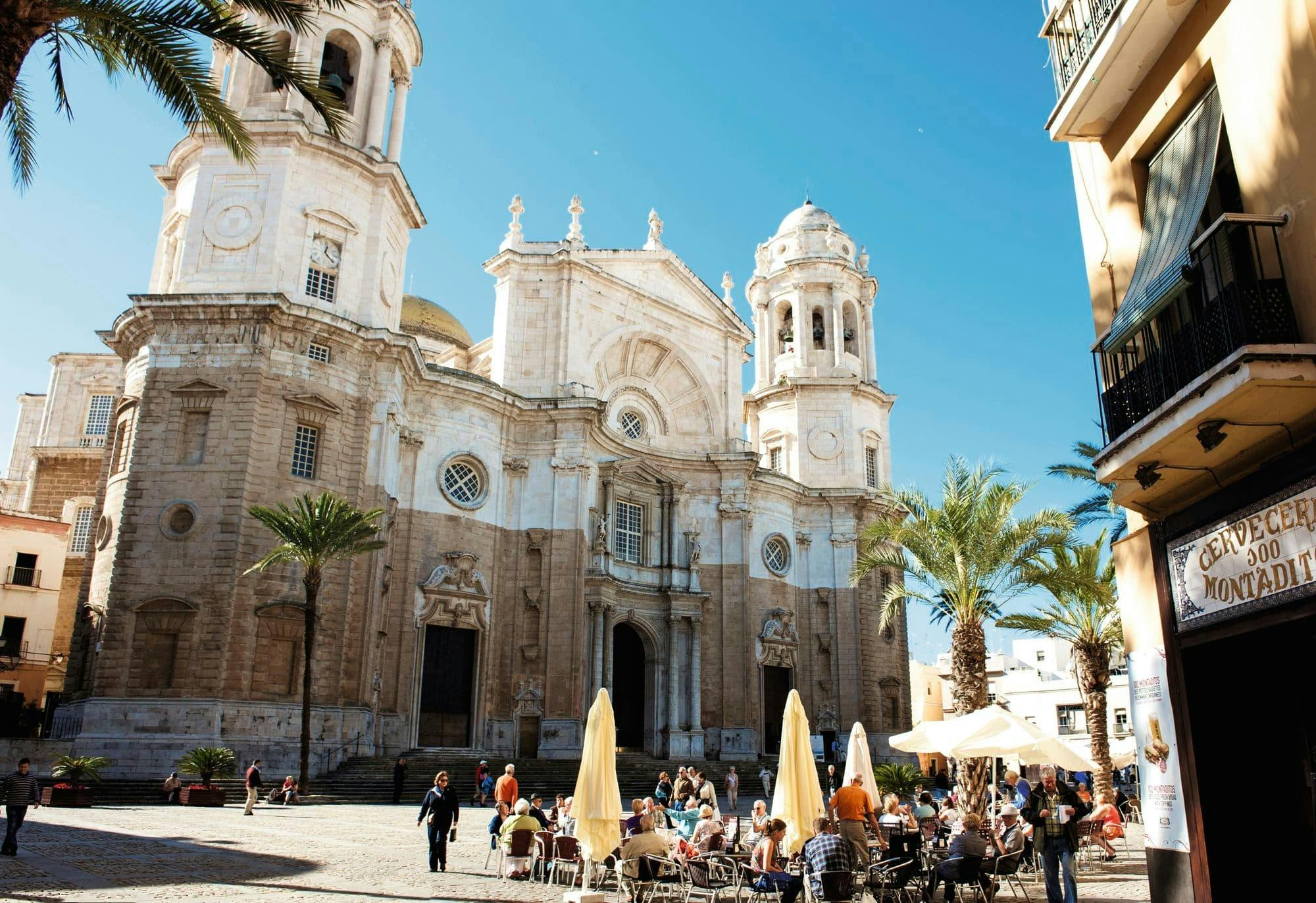 Half-day guided tour of Cadiz with catamaran cruise