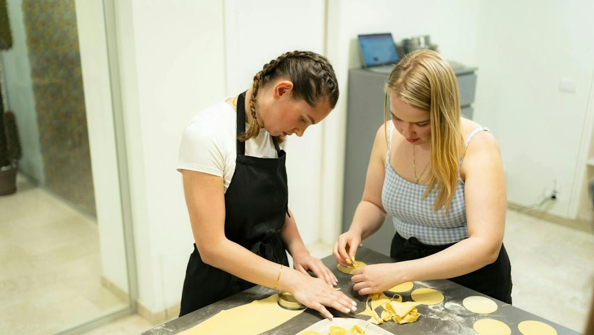 Corso di cucina di pasta fresca e tiramisù con abbinamento vini a Milano