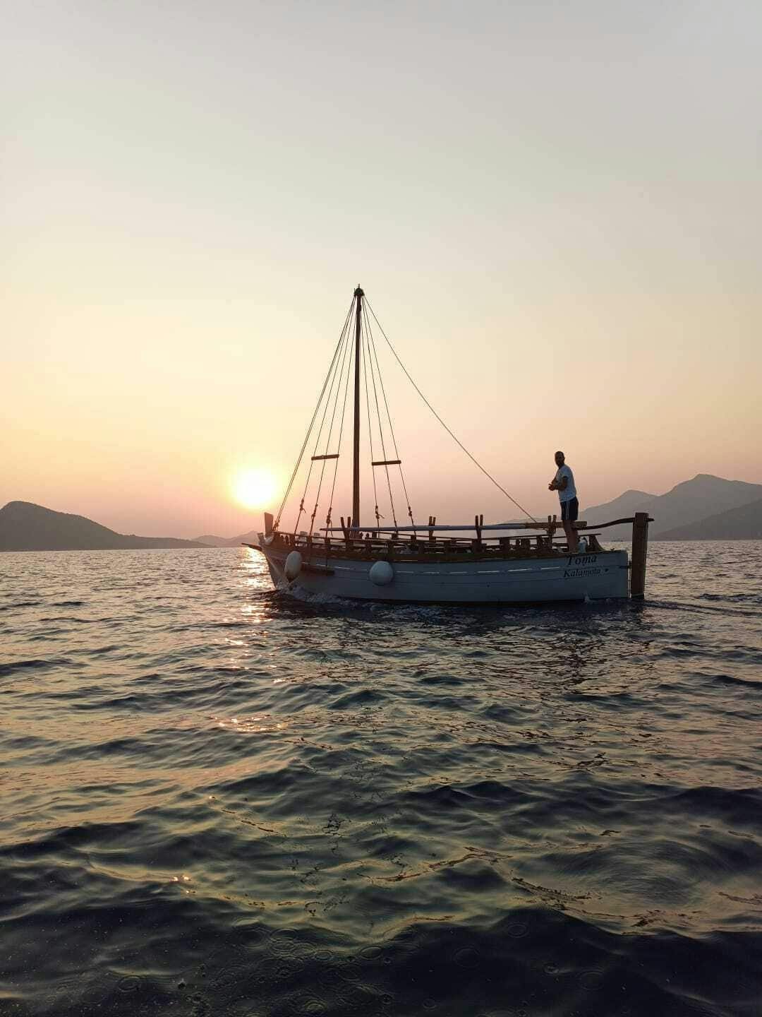 Half-day boat tour to the Elaphite Islands with Blue Cave visit