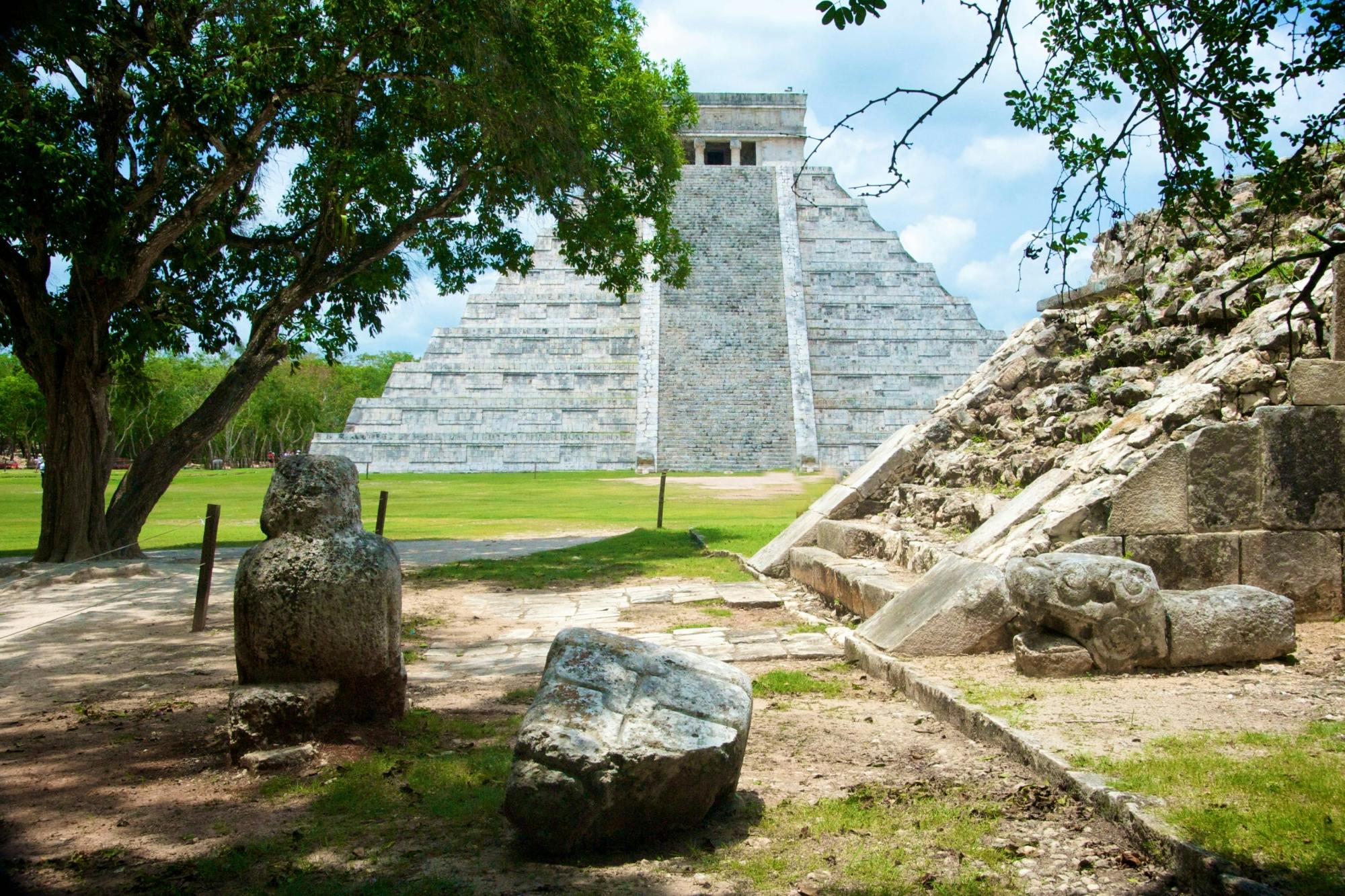 Tour of Chichen Itza’s Maya ruins and Cenote Tsukán with Lunch
