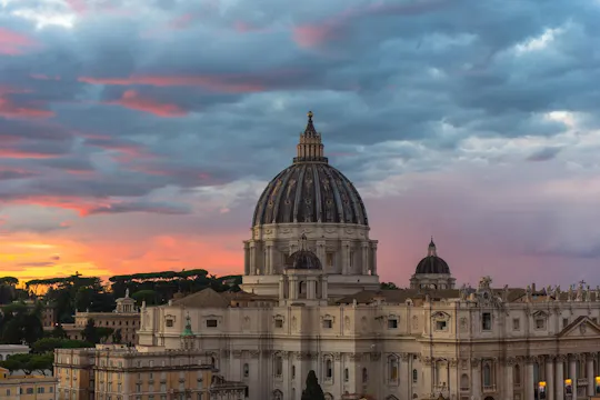 Bazylika Świętego Piotra, Passetto di Borgo i wejście do Castel Sant'Angelo