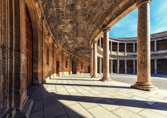 Guided tour of the Alhambra surroundings