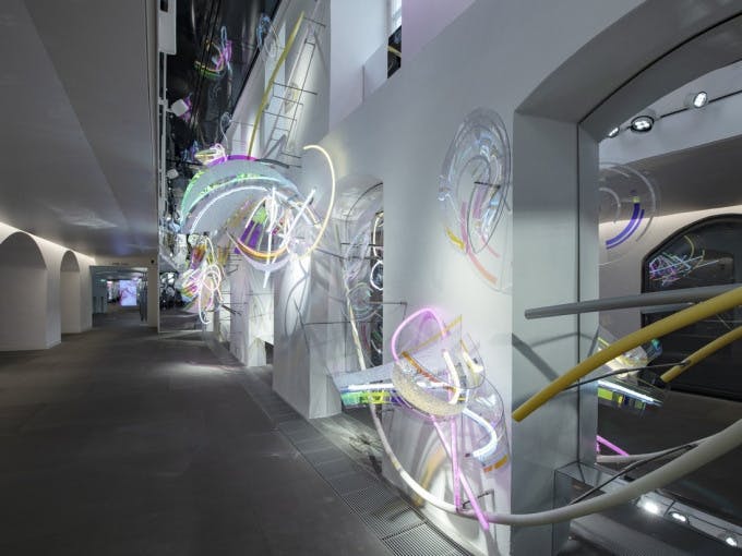 Swarovski exclusive guided tour with drink and gift in Innsbruck