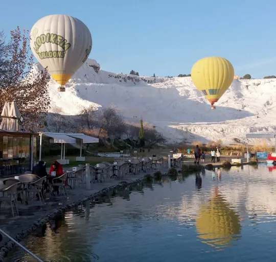 Pamukkale amanecer paseo en globo desde Kusadasi