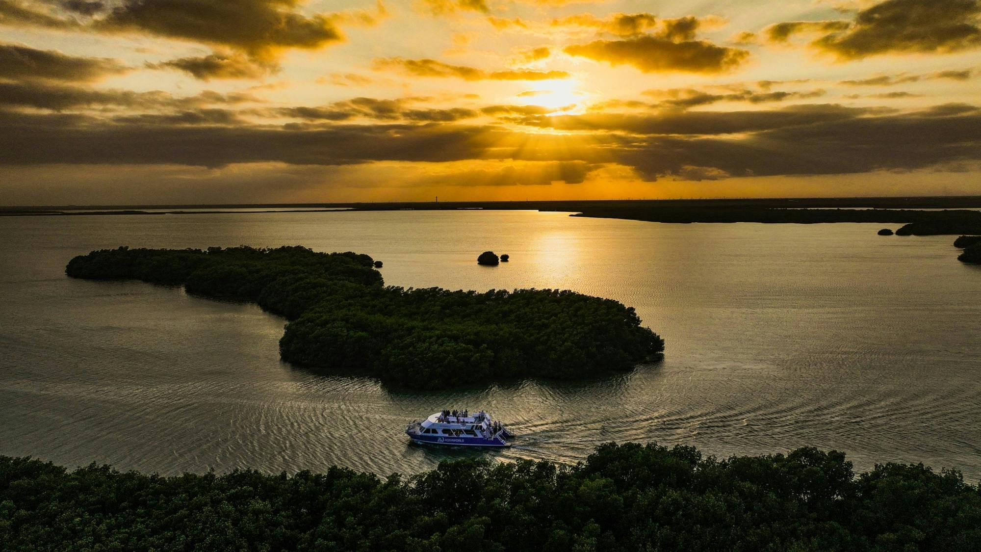 Sunset boat trip on Nichupté Lagoon with live saxophone music