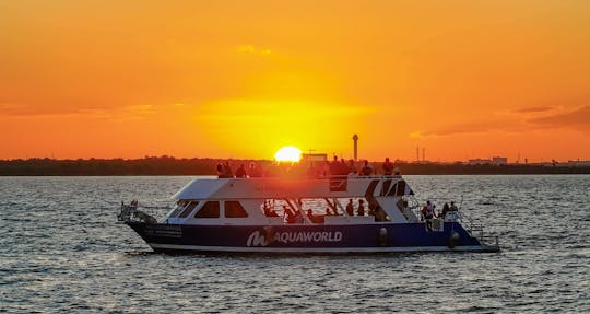 Bootsfahrt bei Sonnenuntergang auf der Lagune von Nichupté mit Live-Saxophonmusik