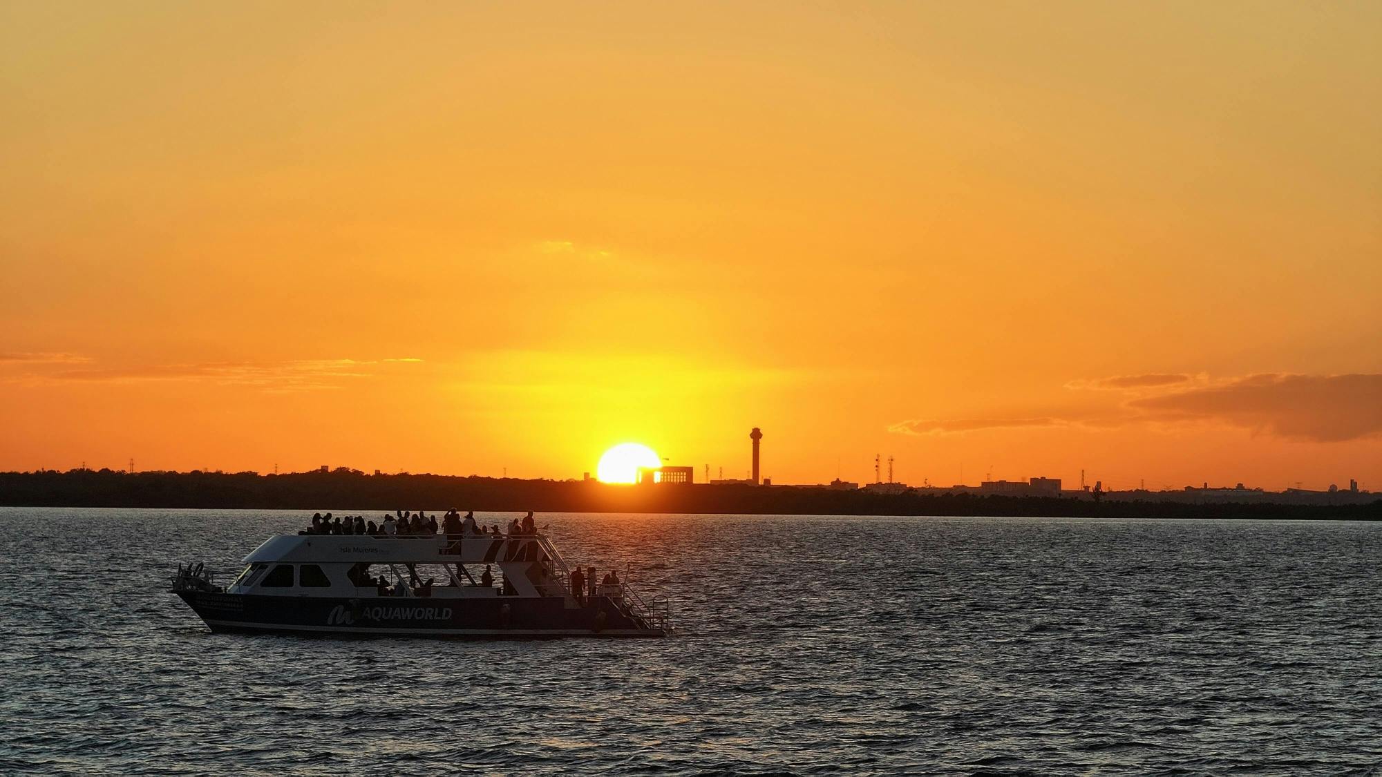Sunset boat trip on Nichupté Lagoon with live saxophone music