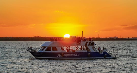 Paseo en barco al atardecer por la laguna Nichupté con música de saxofón en directo