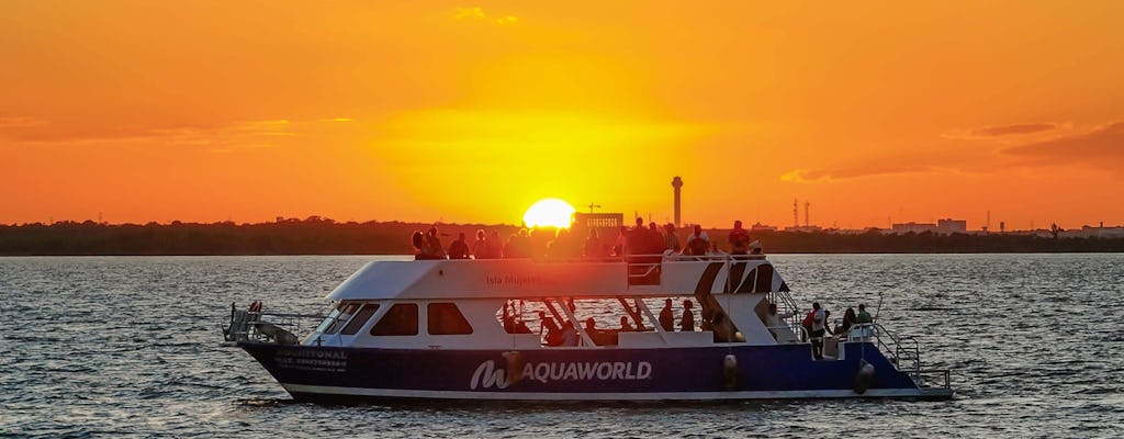Excursion en bateau au coucher du soleil sur la lagune de Nichupté avec musique de saxophone en direct