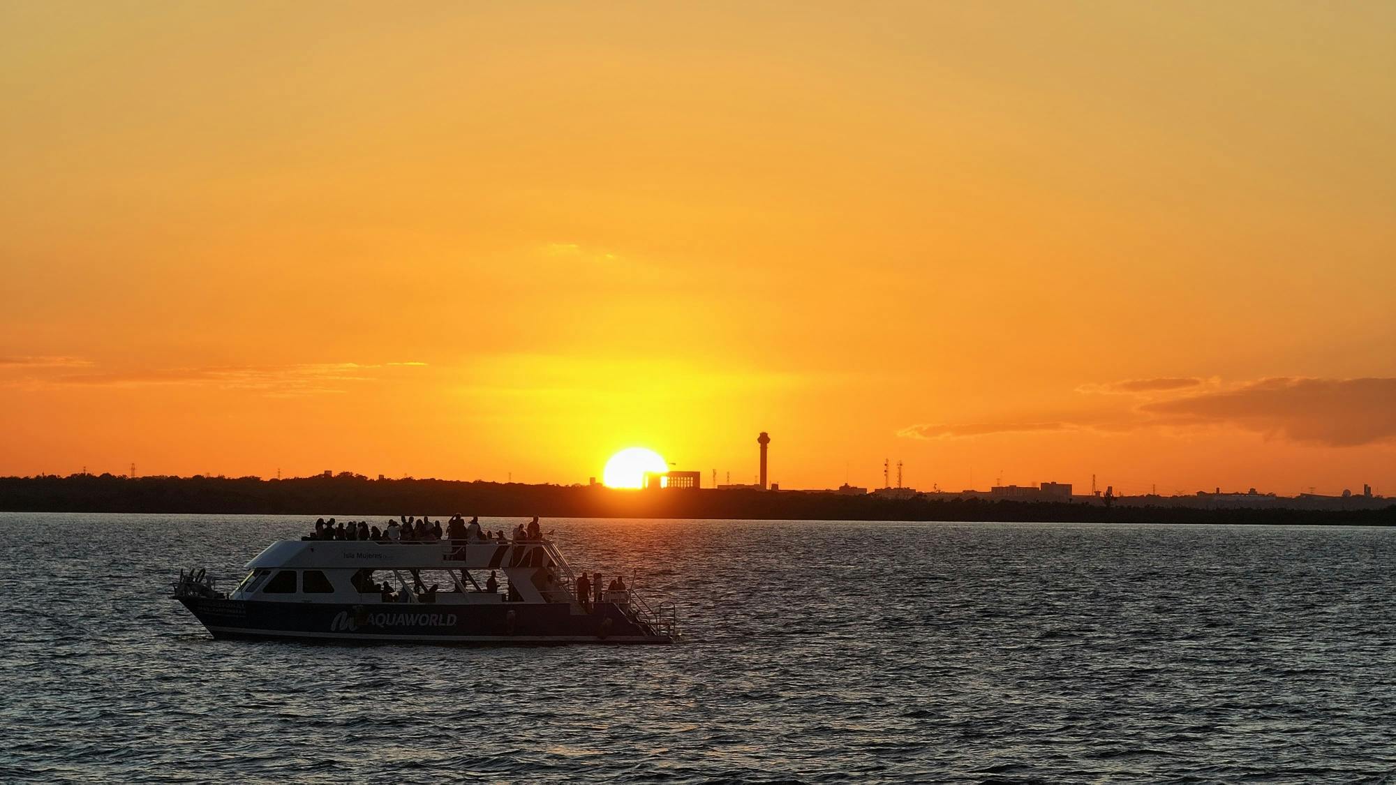 Sunset boat trip on Nichupté Lagoon with live saxophone music