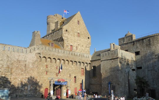 In the wake of the corsair, outdoor city game in Saint Malo