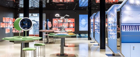 Crystal design workshop and in-store tour with a drink in Vienna