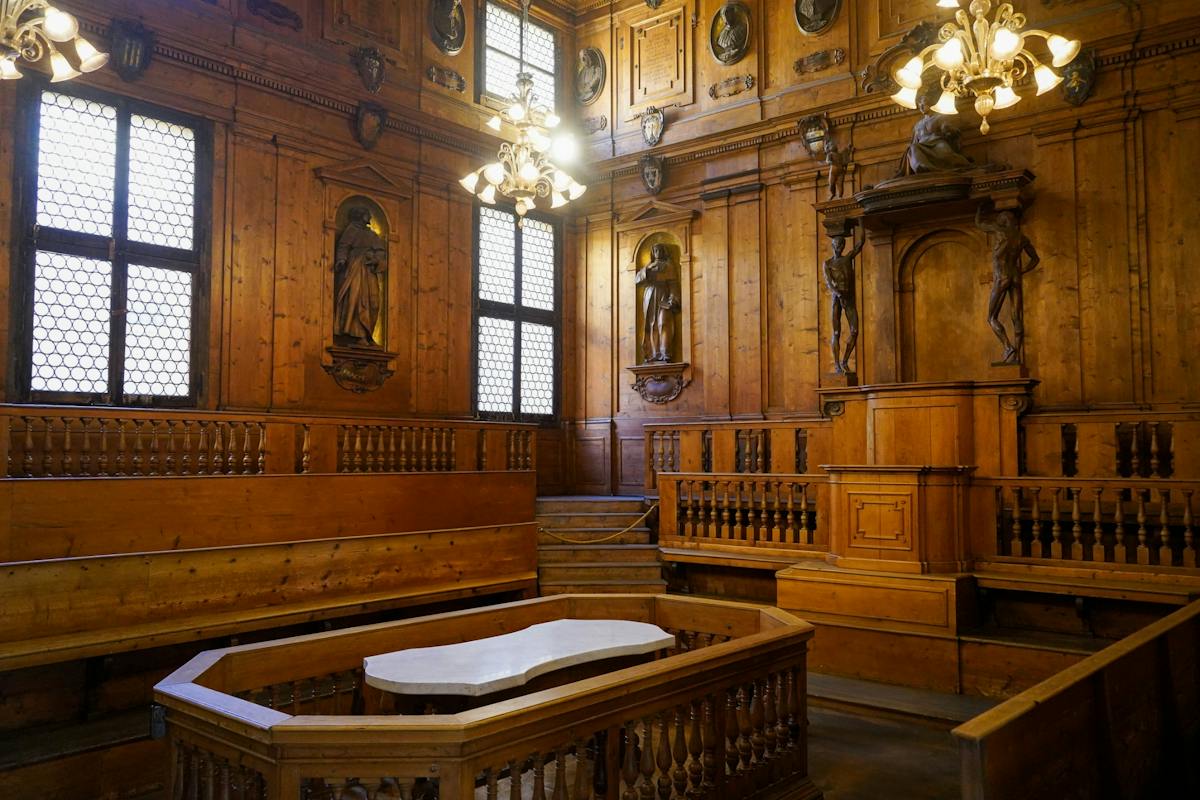 Visita guidata all'Archiginnasio e degustazione di vini