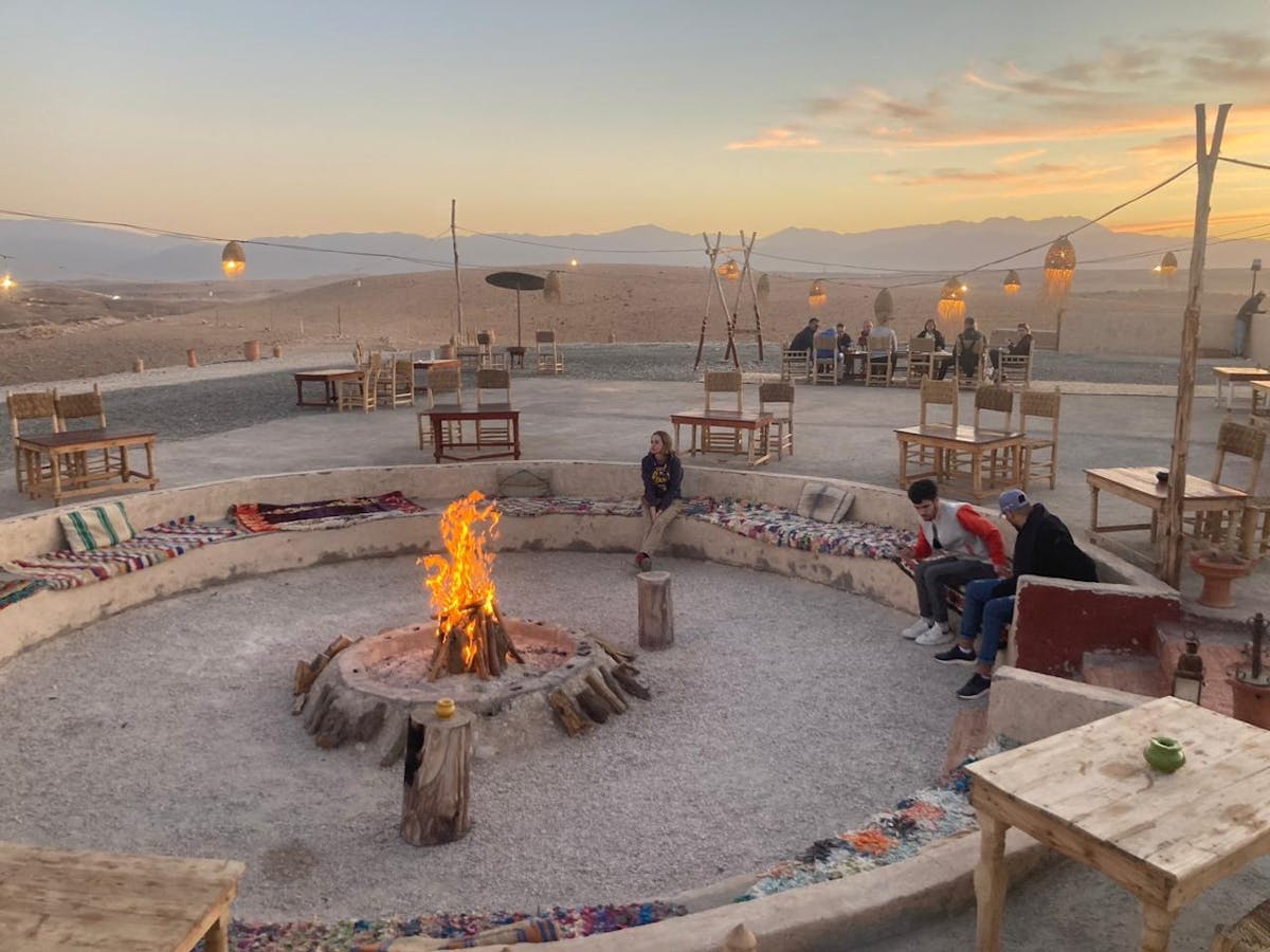 Avventura pomeridiana nel deserto di Agafay con cena marocchina e musica dal vivo