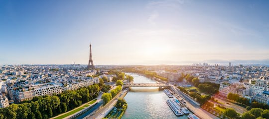 Paris private boat tour with guide to the Seine’s landmarks