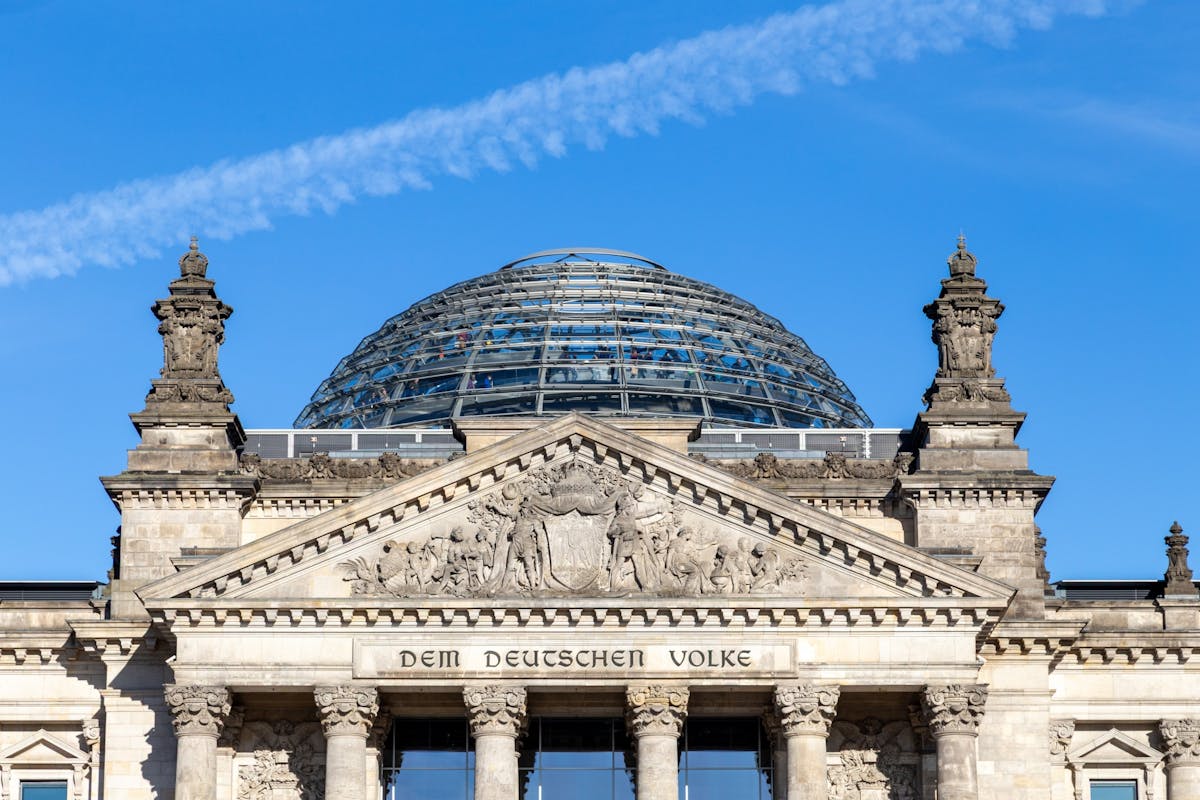 Reichstag tour with visit of the cupola in German