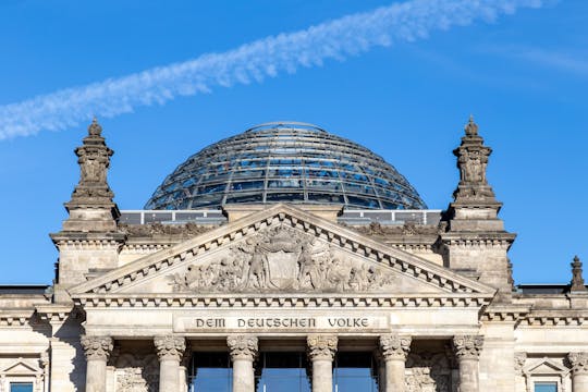 Reichstag tour with visit of the cupola in German