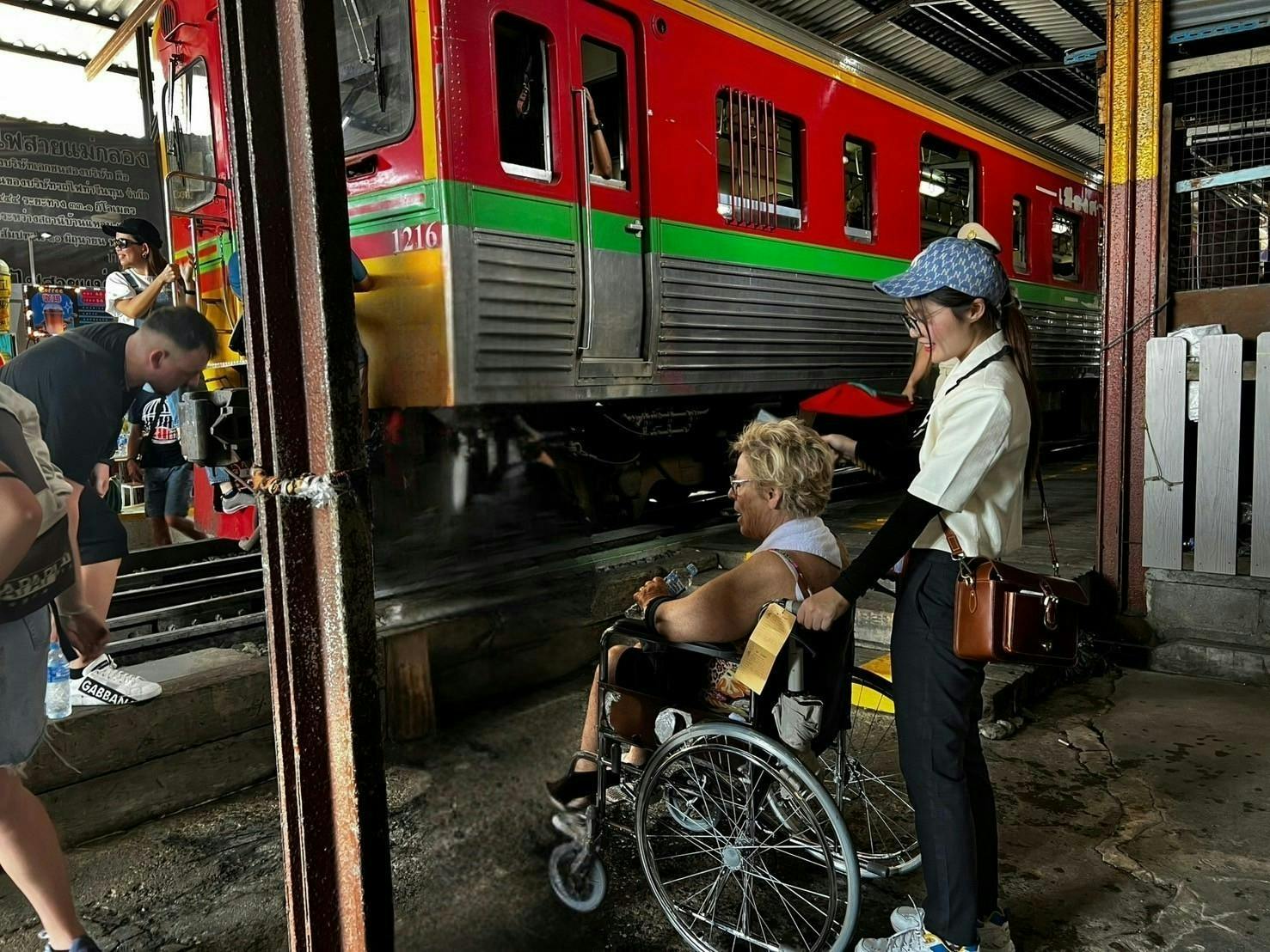 Floating and Railway Market wheelchair private tour