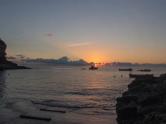 Excursión privada en barco al atardecer por Pantelleria con aperitivo y cena