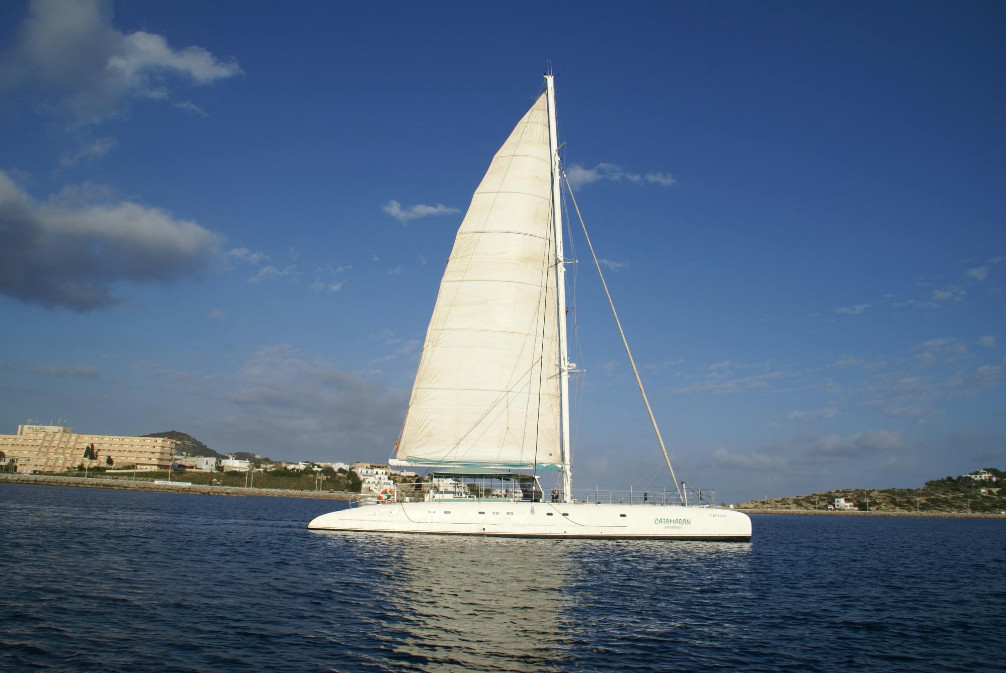 Wycieczka katamaranem do Illetas z Ibizy z wyżywieniem