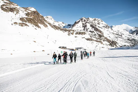Wędrówka na rakietach śnieżnych z przewodnikiem w regionie Ordino-Arcalis