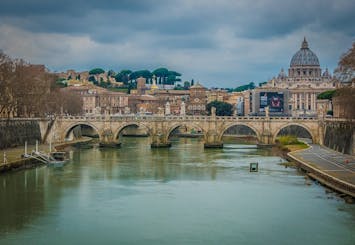 St. Peter's Basilica with reserved entry and Rome's panoramic bus tour