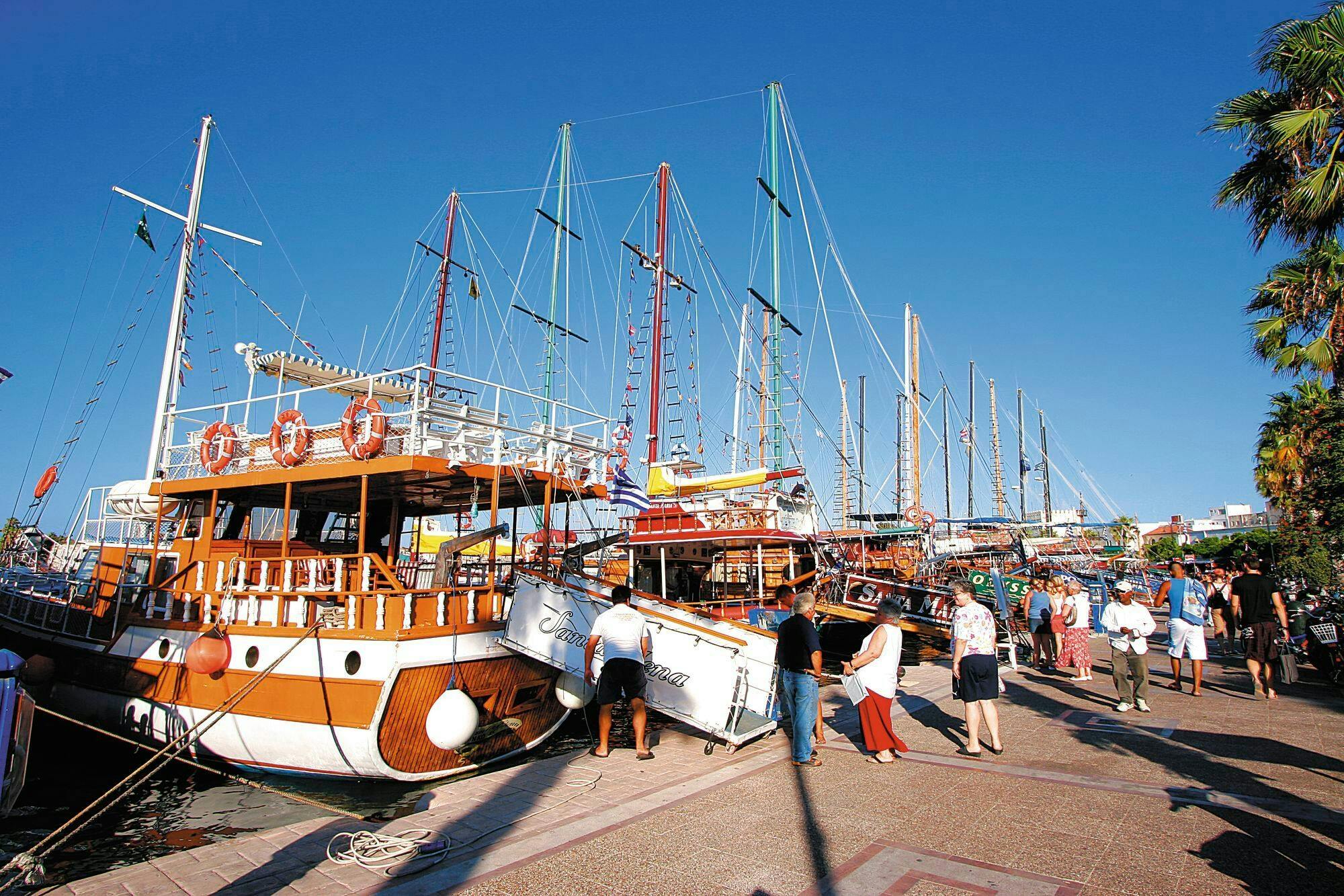 Guided tour of Kos Town, Asclepeion and Zia with wine-tasting